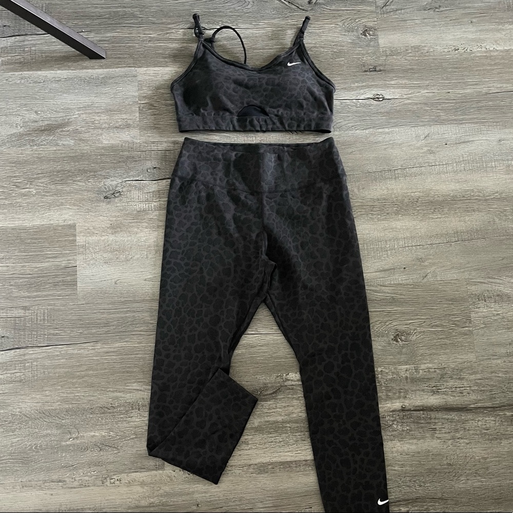 Nike Womens Leggings and Sports Bra set